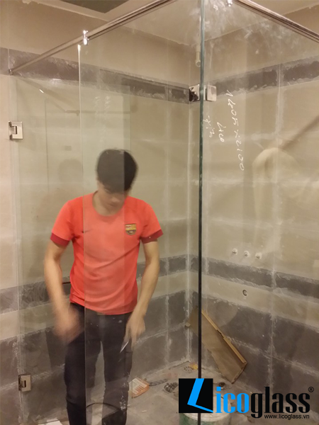  VÁCH KÍNH PHÒNG TẮM CHUNG CƯ HIỆN ĐẠI TẠI HÀ NỘI 
