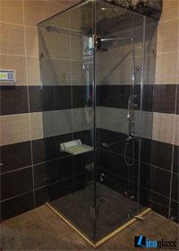 Vách tắm kính Lò Đúc - Chị Phương